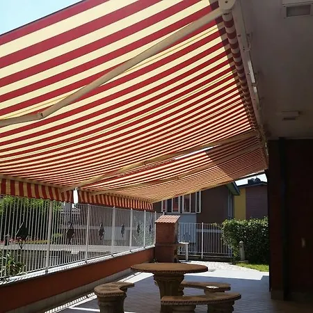 Alojamento de Acomodação e Pequeno-almoço Paradiso Love Legnano